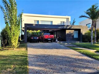 Foto 1 de Casa En Venta Barrio El Canton