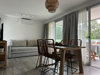 Foto 2 de DEPTO. 2 AMBIENTES EN VENTA A ESTRENAR EQUIPADO - PINAMAR CENTRO - Con Cochera y Baulera