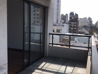 Foto 3 de SEMI PISO 3 AMB C/ COCHERA, BALCON, SUM Y PARRILLA - AV. SAN JUAN Y JOSE MARMOL