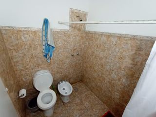 Foto 7 de Venta Casa    Depto - 5 Dormitorios - B° Inaudi