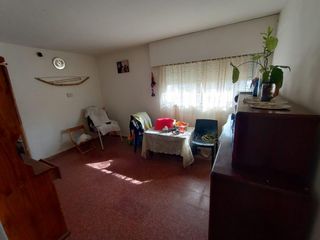 Foto 4 de Venta Casa    Depto - 5 Dormitorios - B° Inaudi