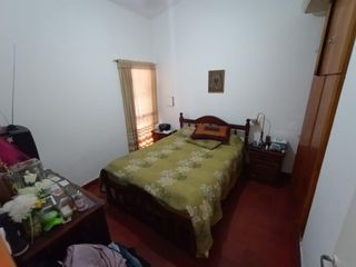 Foto 5 de Venta Casa    Depto - 5 Dormitorios - B° Inaudi