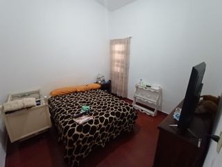 Foto 6 de Venta Casa    Depto - 5 Dormitorios - B° Inaudi