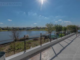 Foto 18 de Casa en venta en Barrio Golf El Canton A la Laguna PG