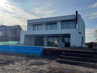 Foto 27 de Casa en venta en Barrio Golf El Canton A la Laguna PG