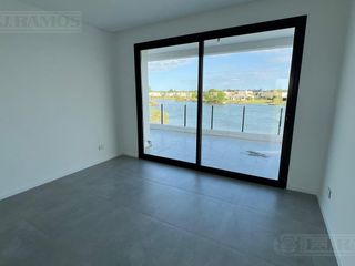 Foto 32 de Casa en venta en Barrio Golf El Canton A la Laguna PG