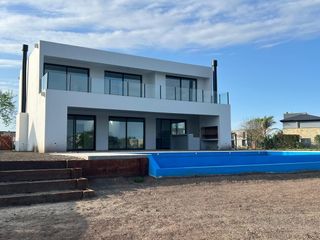 Foto 4 de Casa en venta en Barrio Golf El Canton A la Laguna PG