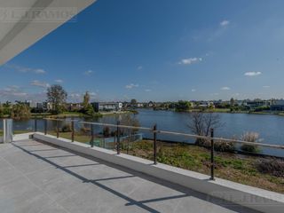 Foto 1 de Casa en venta en Barrio Golf El Canton A la Laguna PG