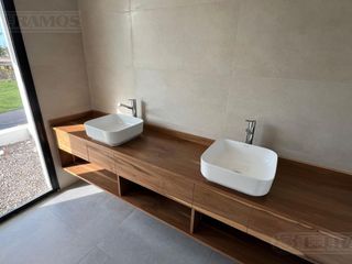 Foto 34 de Casa en venta en Barrio Golf El Canton A la Laguna PG
