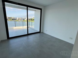 Foto 20 de Casa en venta en Barrio Golf El Canton A la Laguna PG