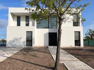Foto 36 de Casa en venta en Barrio Golf El Canton A la Laguna PG