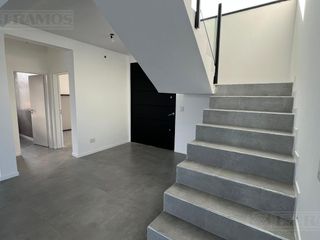 Foto 6 de Casa en venta en Barrio Golf El Canton A la Laguna PG