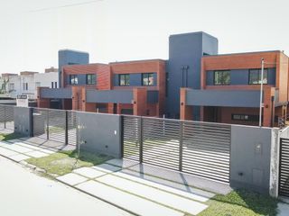 Foto 1 de Casa en  Venta en Yerba Buena