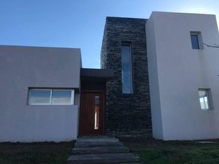 Foto 1 de CASA EN VENTA EN EL CANTON - MAROTO PROPIEDADES-