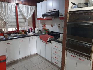 Foto 7 de Casa en Venta - 3 Dormitorios 2 Baños - 330 mts2 - Hurlingham, Buenos Aires