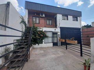 Foto 1 de Casa en Venta - 3 Dormitorios 2 Baños - 330 mts2 - Hurlingham, Buenos Aires