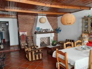 Foto 5 de Casa en Venta - 3 Dormitorios 2 Baños - 330 mts2 - Hurlingham, Buenos Aires