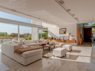 Foto 13 de Casa a la laguna, con 4 dormitorios  en venta en  El Golf - Nordelta