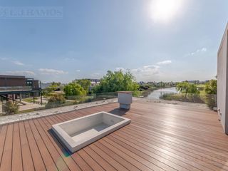 Foto 29 de Casa a la laguna, con 4 dormitorios  en venta en  El Golf - Nordelta