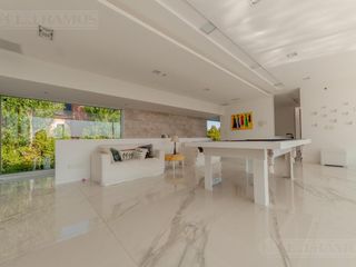 Foto 28 de Casa a la laguna, con 4 dormitorios  en venta en  El Golf - Nordelta