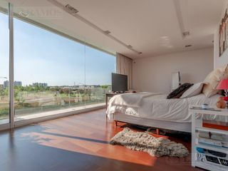 Foto 31 de Casa a la laguna, con 4 dormitorios  en venta en  El Golf - Nordelta