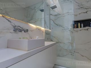 Foto 39 de Casa a la laguna, con 4 dormitorios  en venta en  El Golf - Nordelta