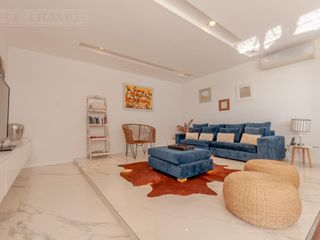 Foto 21 de Casa a la laguna, con 4 dormitorios  en venta en  El Golf - Nordelta