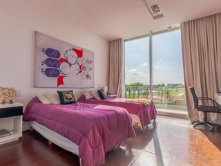Foto 40 de Casa a la laguna, con 4 dormitorios  en venta en  El Golf - Nordelta