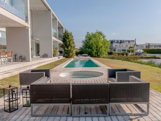 Foto 7 de Casa a la laguna, con 4 dormitorios  en venta en  El Golf - Nordelta