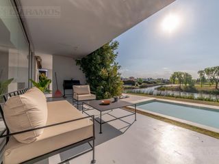 Foto 9 de Casa a la laguna, con 4 dormitorios  en venta en  El Golf - Nordelta