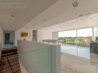 Foto 25 de Casa a la laguna, con 4 dormitorios  en venta en  El Golf - Nordelta