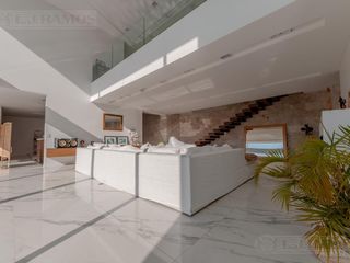 Foto 14 de Casa a la laguna, con 4 dormitorios  en venta en  El Golf - Nordelta