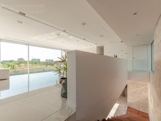 Foto 26 de Casa a la laguna, con 4 dormitorios  en venta en  El Golf - Nordelta