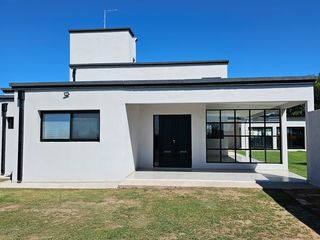 Foto 2 de Casa - Estación del Carmen