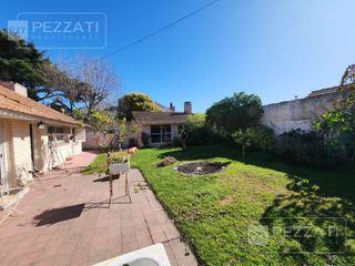 Foto 13 de Casa en  venta en Zona Santa Monica en Mar del Plata. Amplio jardin. Quincho. Garage doble