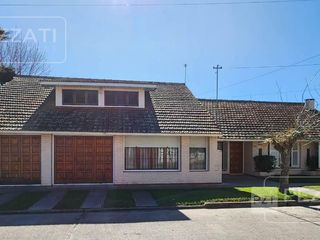 Foto 3 de Casa en  venta en Zona Santa Monica en Mar del Plata. Amplio jardin. Quincho. Garage doble