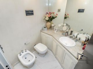 Foto 22 de CASA SOBRE LOTE PROPIO CON JARDIN, PISCINA, SOLARIUM, QUINCHO Y PARRILLA EN VILLA URQUIZA VENTA