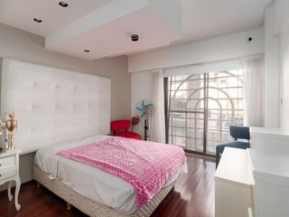 Foto 45 de CASA SOBRE LOTE PROPIO CON JARDIN, PISCINA, SOLARIUM, QUINCHO Y PARRILLA EN VILLA URQUIZA VENTA