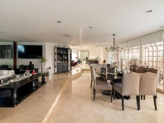 Foto 15 de CASA SOBRE LOTE PROPIO CON JARDIN, PISCINA, SOLARIUM, QUINCHO Y PARRILLA EN VILLA URQUIZA VENTA