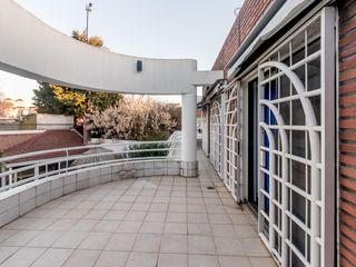 Foto 51 de CASA SOBRE LOTE PROPIO CON JARDIN, PISCINA, SOLARIUM, QUINCHO Y PARRILLA EN VILLA URQUIZA VENTA