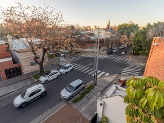 Foto 62 de CASA SOBRE LOTE PROPIO CON JARDIN, PISCINA, SOLARIUM, QUINCHO Y PARRILLA EN VILLA URQUIZA VENTA