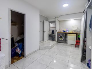 Foto 59 de CASA SOBRE LOTE PROPIO CON JARDIN, PISCINA, SOLARIUM, QUINCHO Y PARRILLA EN VILLA URQUIZA VENTA