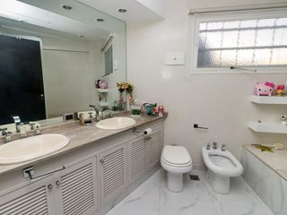 Foto 55 de CASA SOBRE LOTE PROPIO CON JARDIN, PISCINA, SOLARIUM, QUINCHO Y PARRILLA EN VILLA URQUIZA VENTA