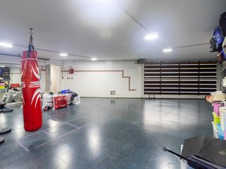 Foto 58 de CASA SOBRE LOTE PROPIO CON JARDIN, PISCINA, SOLARIUM, QUINCHO Y PARRILLA EN VILLA URQUIZA VENTA