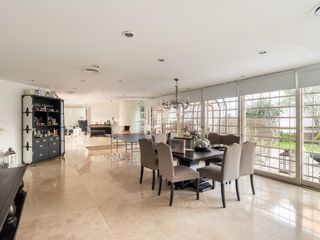 Foto 14 de CASA SOBRE LOTE PROPIO CON JARDIN, PISCINA, SOLARIUM, QUINCHO Y PARRILLA EN VILLA URQUIZA VENTA