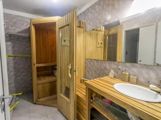 Foto 61 de CASA SOBRE LOTE PROPIO CON JARDIN, PISCINA, SOLARIUM, QUINCHO Y PARRILLA EN VILLA URQUIZA VENTA