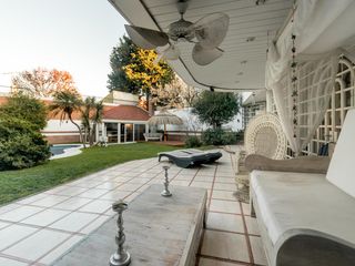 Foto 27 de CASA SOBRE LOTE PROPIO CON JARDIN, PISCINA, SOLARIUM, QUINCHO Y PARRILLA EN VILLA URQUIZA VENTA