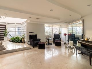 Foto 10 de CASA SOBRE LOTE PROPIO CON JARDIN, PISCINA, SOLARIUM, QUINCHO Y PARRILLA EN VILLA URQUIZA VENTA