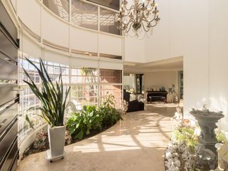 Foto 5 de CASA SOBRE LOTE PROPIO CON JARDIN, PISCINA, SOLARIUM, QUINCHO Y PARRILLA EN VILLA URQUIZA VENTA