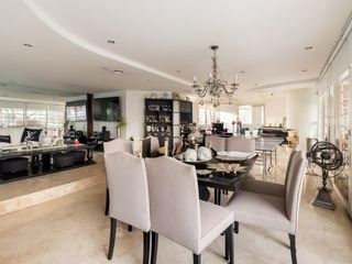 Foto 16 de CASA SOBRE LOTE PROPIO CON JARDIN, PISCINA, SOLARIUM, QUINCHO Y PARRILLA EN VILLA URQUIZA VENTA